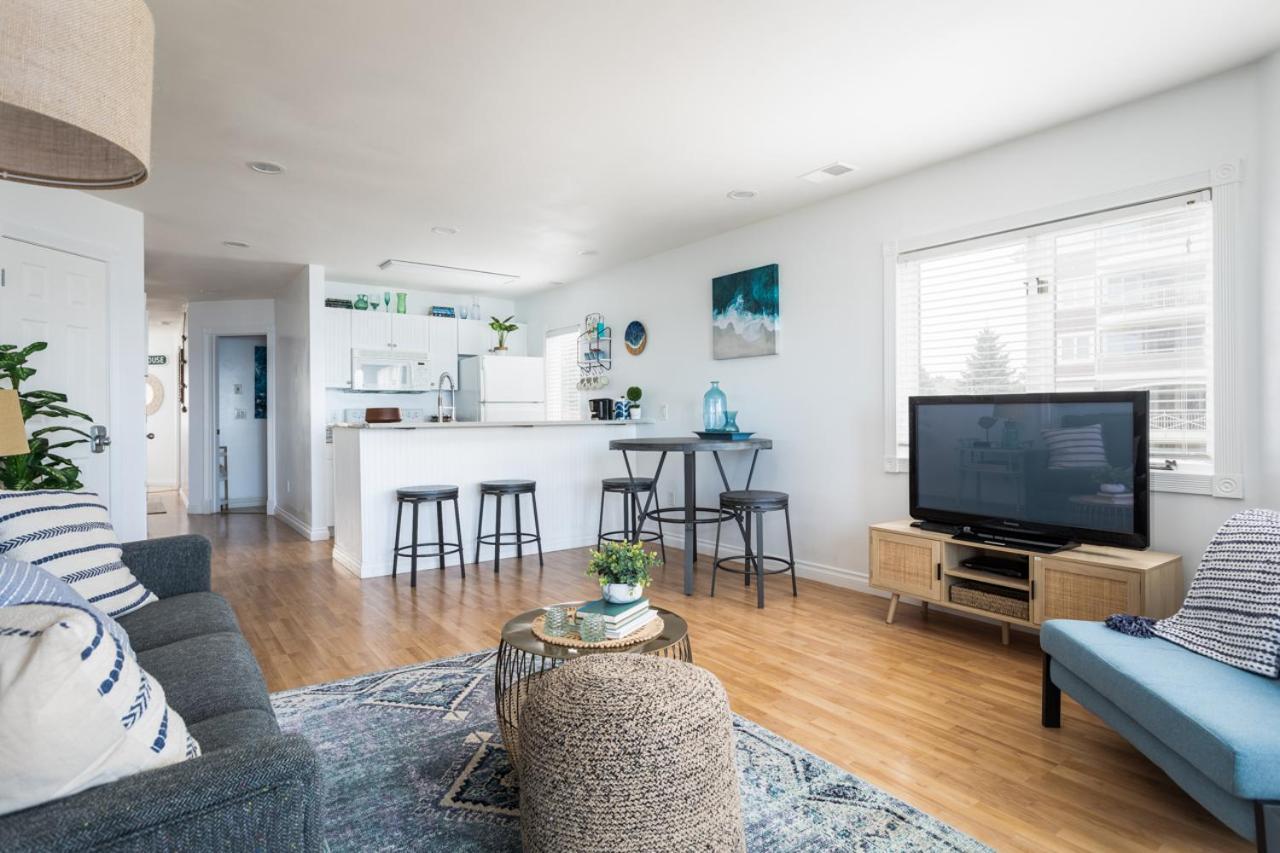 New Listing Beach Bliss 211! Stunning Bay View Traverse City Bagian luar foto