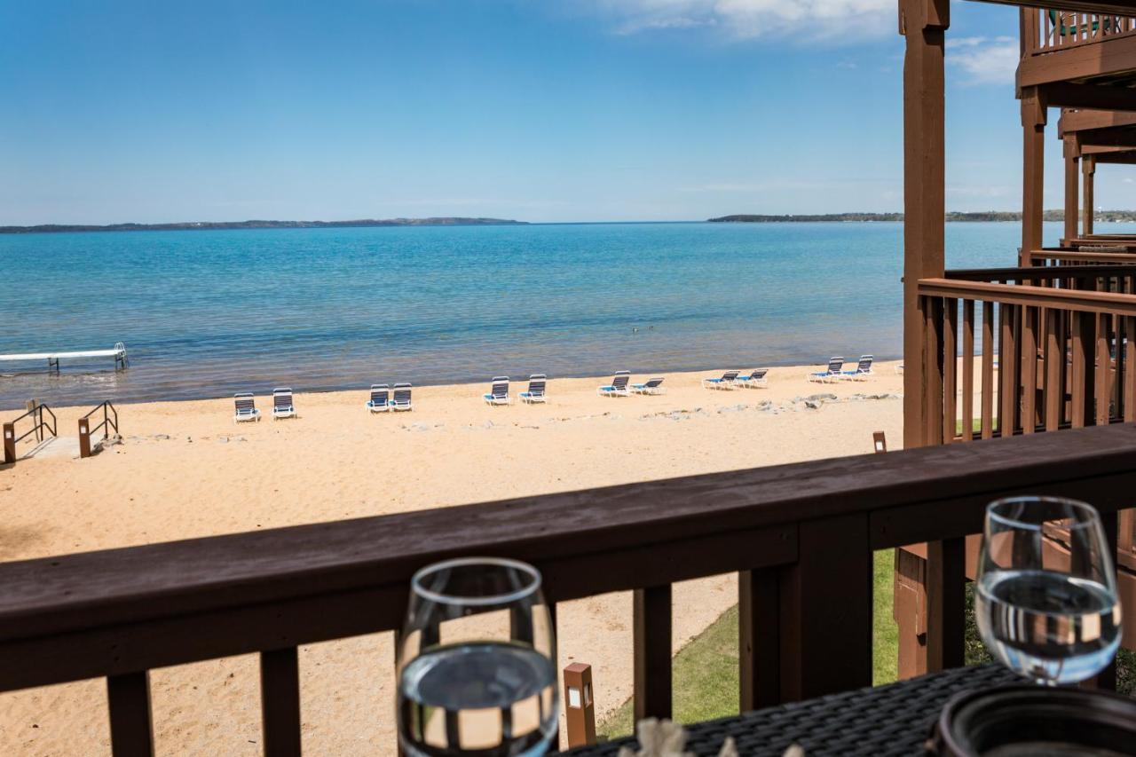 New Listing Beach Bliss 211! Stunning Bay View Traverse City Bagian luar foto