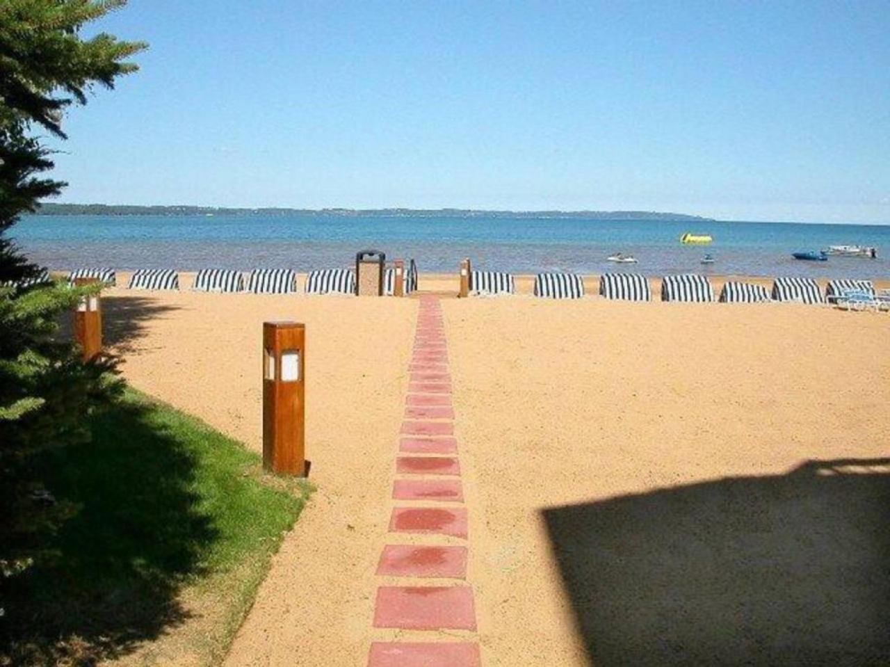 New Listing Beach Bliss 211! Stunning Bay View Traverse City Bagian luar foto